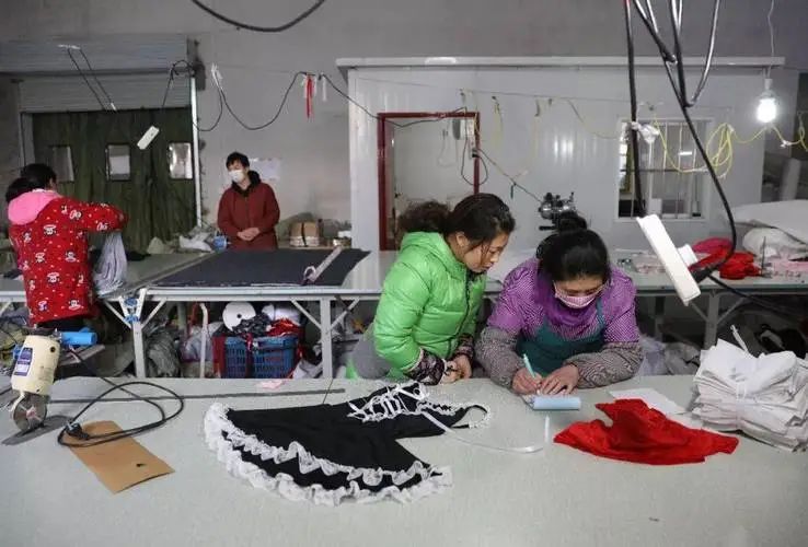 AI女友的“特殊服务”,很黄,很吸金?(图2)