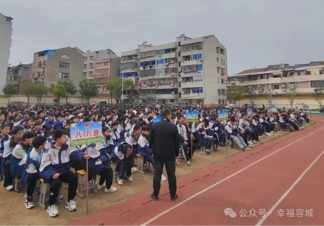 容城镇前锋社区：法制进校园 护航助成长(图2)
