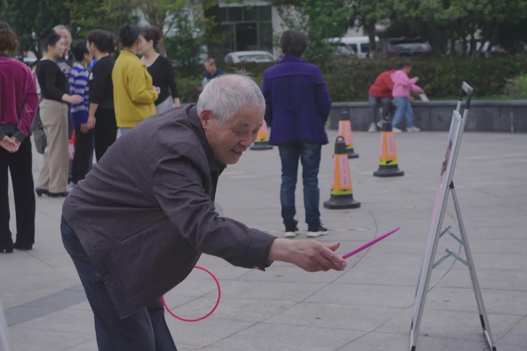 【幸福白云家 春日好时光】白云社区第九届楼道文化节开幕式暨楼道运动会(图6)
