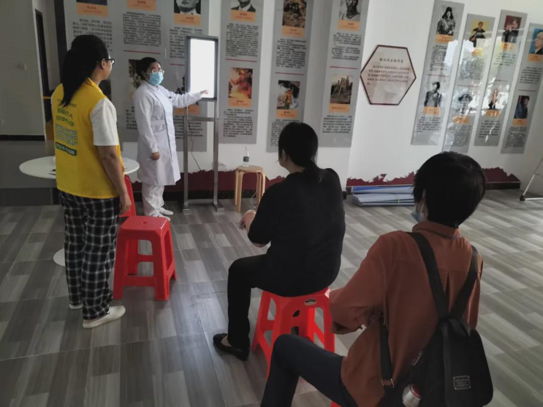 龙珠社区党群服务中心开展“春意盎然,敬老情深”眼科义诊活动(图2)