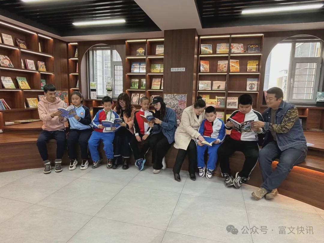 最美人间四“阅”天—富文街道开展“读书日”活动(图1)
