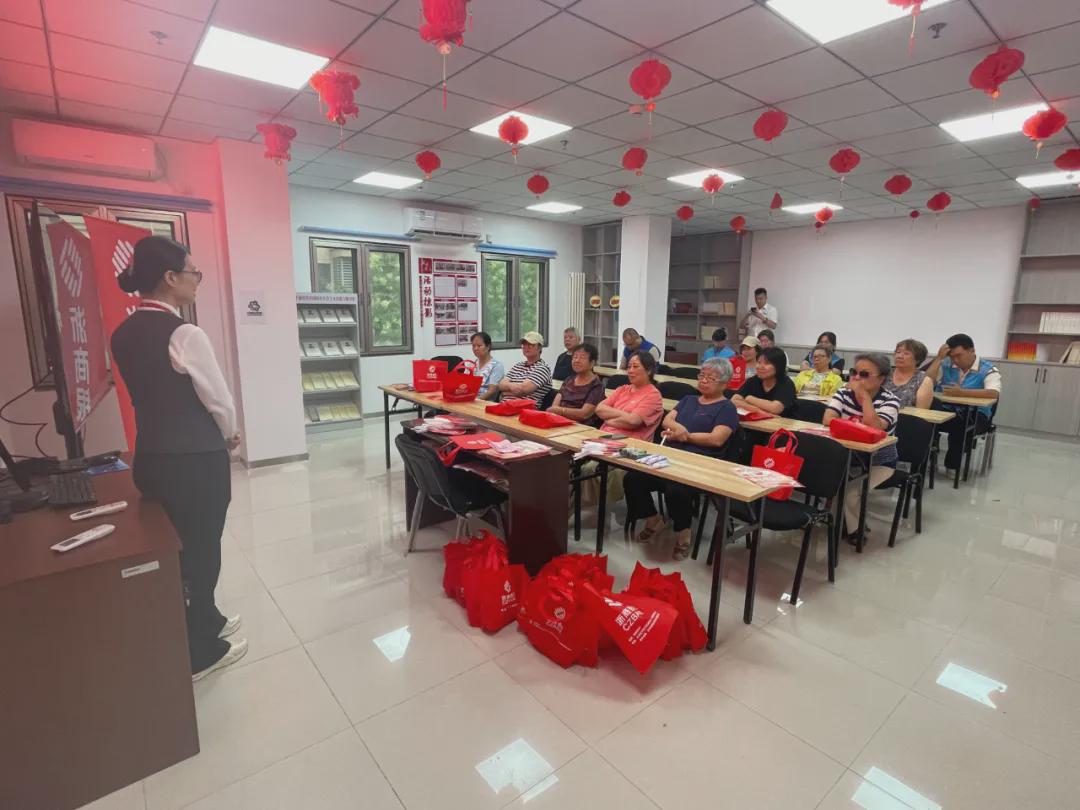 美澜湾西区社区社工站开展反诈宣传活动(图1)