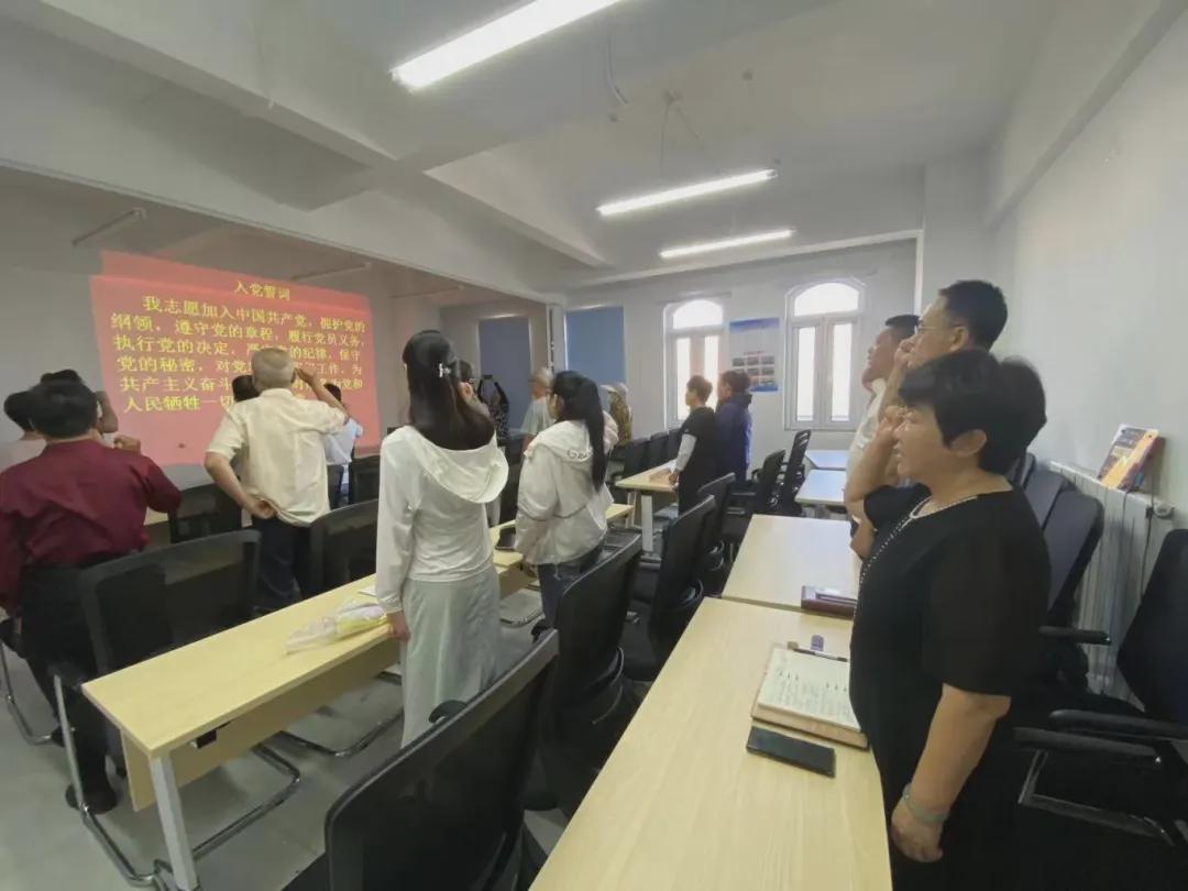 区人大走访调研听涛苑社区党建引领基层治理工作(图2)