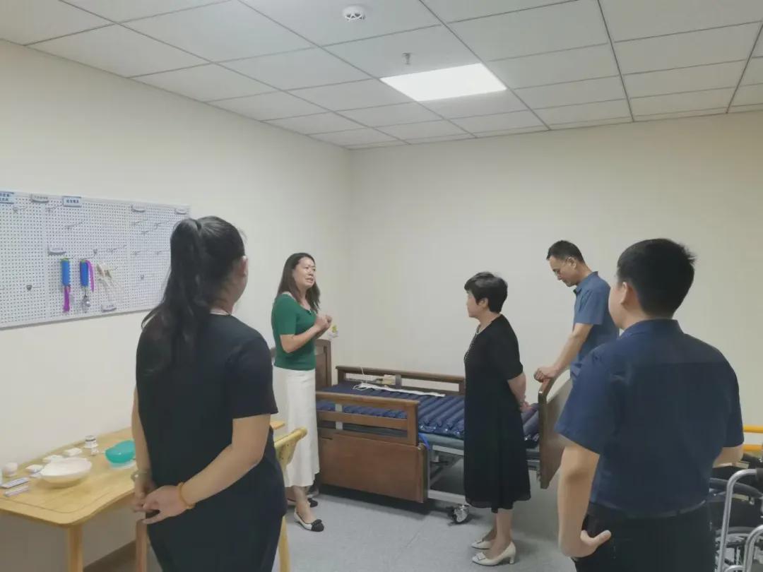 区人大走访调研听涛苑社区党建引领基层治理工作(图4)