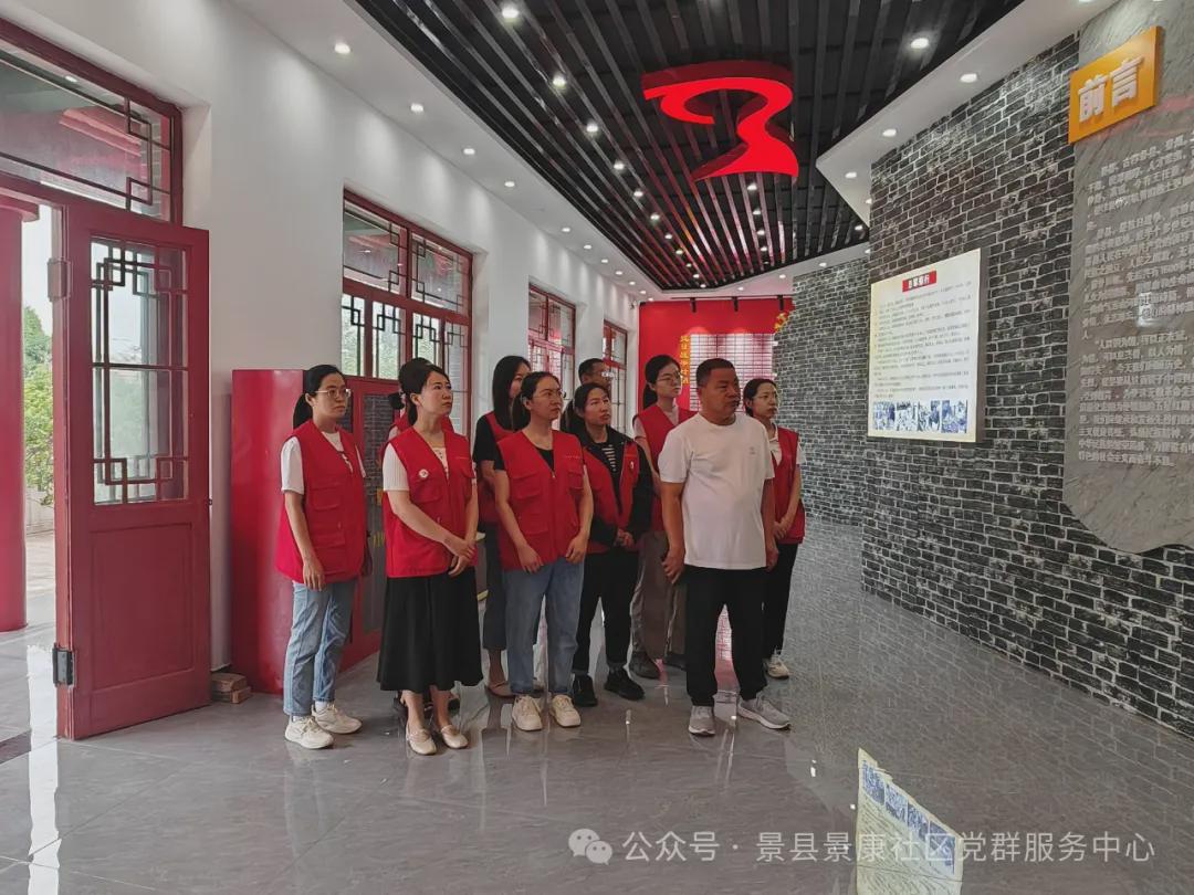 景康社区开展“瞻仰烈士陵园 缅怀革命先烈”八一活动(图1)
