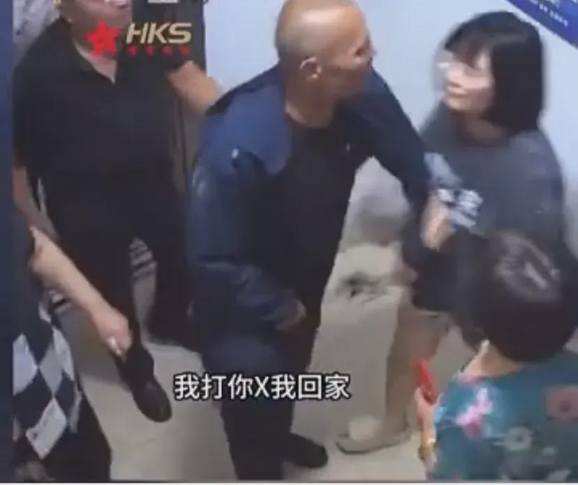 电梯内众人说笑 女生一句吵死引冲突，口吐‬飞沫‬还‬要赔偿‬？(图7)