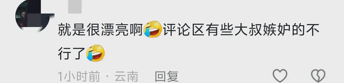 重庆小伙迎娶超高颜值斐济新娘 高颜值让亲友嘴角都压不住了(图2)