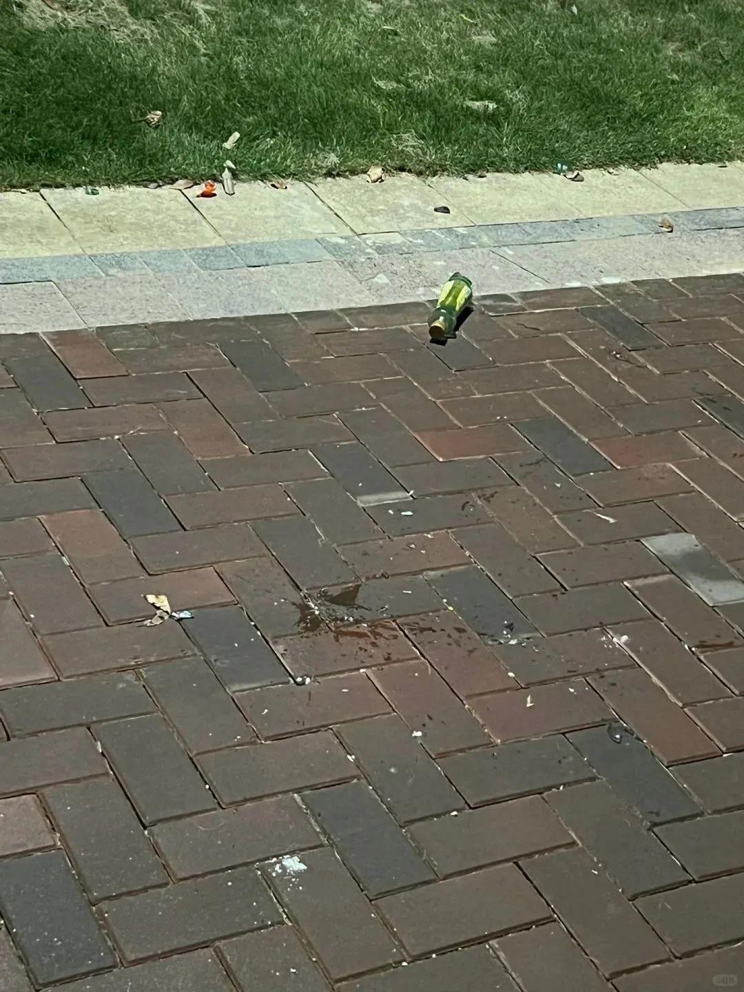 安徽一怀孕妻子被高空抛下玻璃瓶砸断脚趾,丈夫崩溃!警方已采集DNA!网友:太恐怖了(图1)