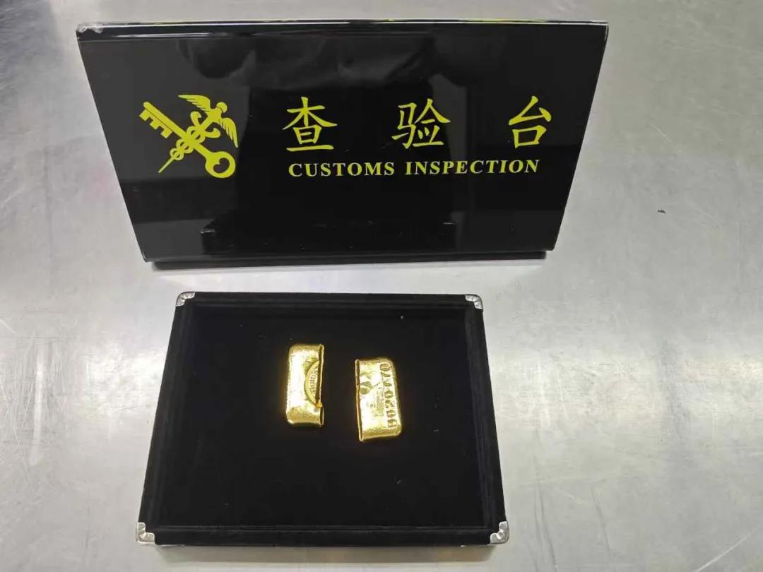 女子在裤裆藏匿金块进境!被罗湖海关查获 重393.3克,案值逾22万元(图3)