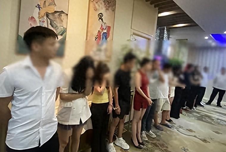 扫黄现场女子大喊“我又没干嘛” 警方:不会冤枉一个好人,也不会放过一个坏人(图1)
