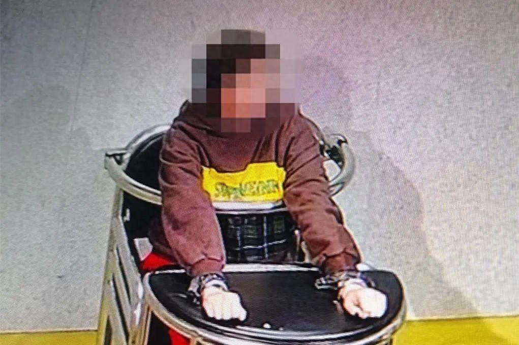 依法追究其刑事责任 情侣酒后吵架,民辅警调解竟遭二人辱骂、砸头 (图1)