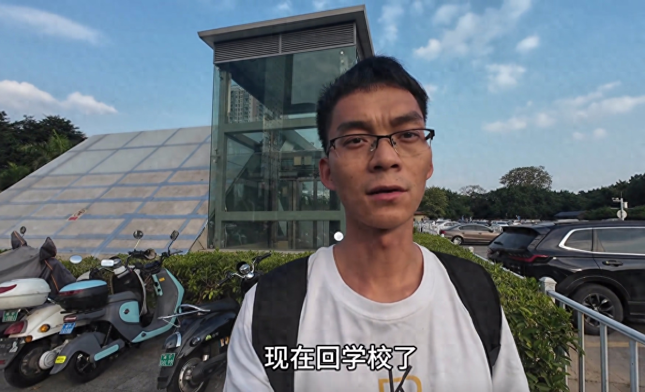 唐尚珺国庆后未返校被疑退学复读,本人回应:请假回家办事,已返校(图1)