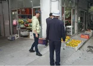 江陵街道庞山湖社区网格分队:开展市容秩序集中整治,维护社区美好环境(图1)