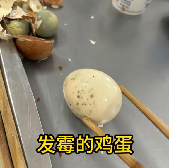 苏州一学校被指宿舍墙面发霉,食堂菜品变质,多方回应(图2)