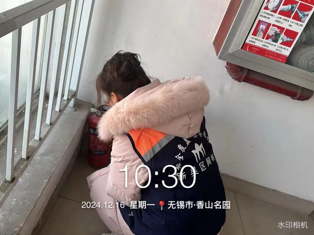 长江社区开展灭火器安全检查,筑牢居民安全防线(图1)