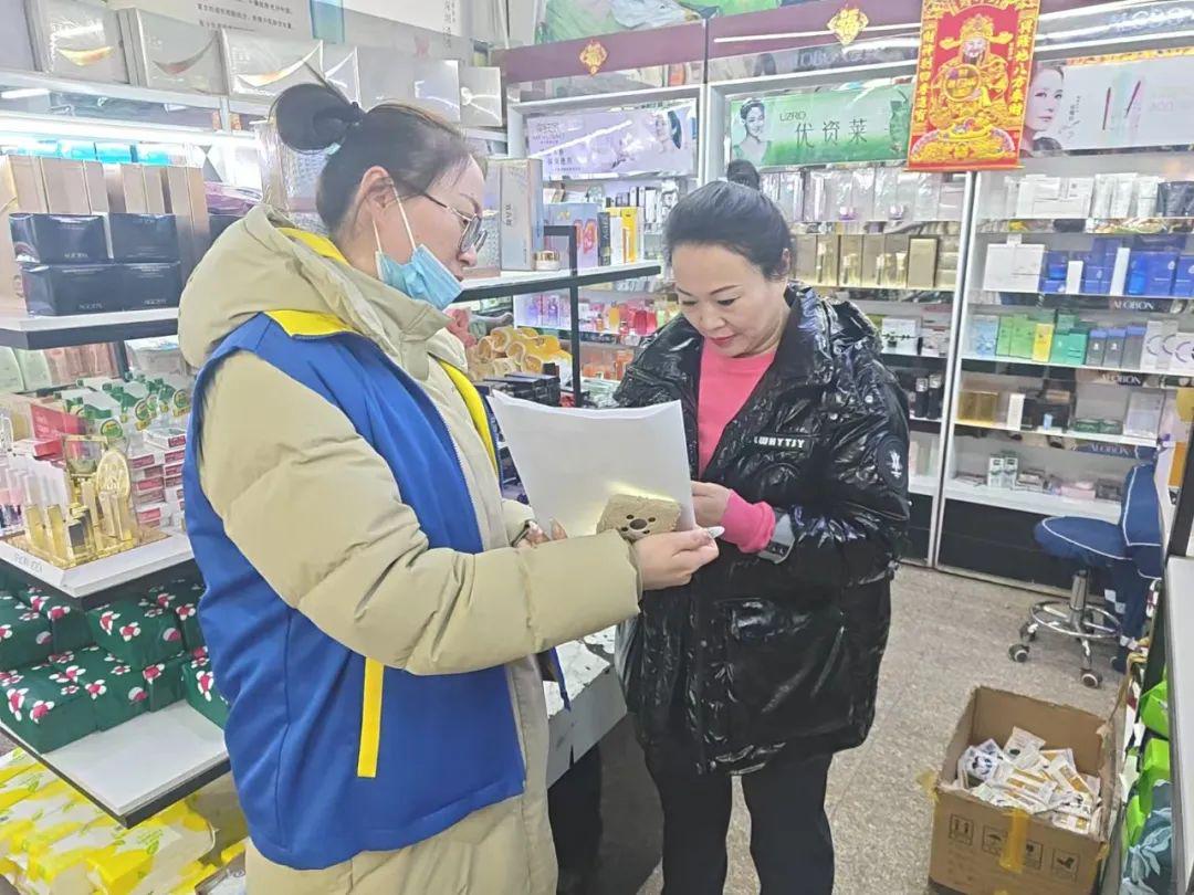 庆新三社区新时代文明实践站开展“文明交通,安全出行”宣传活动(图1)