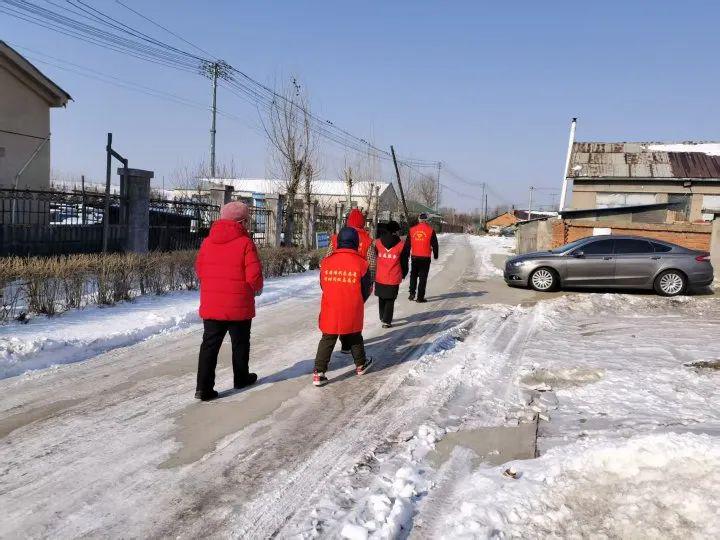 社区走访排查烧柴烧煤住户,开展防火防中毒行动(图1)