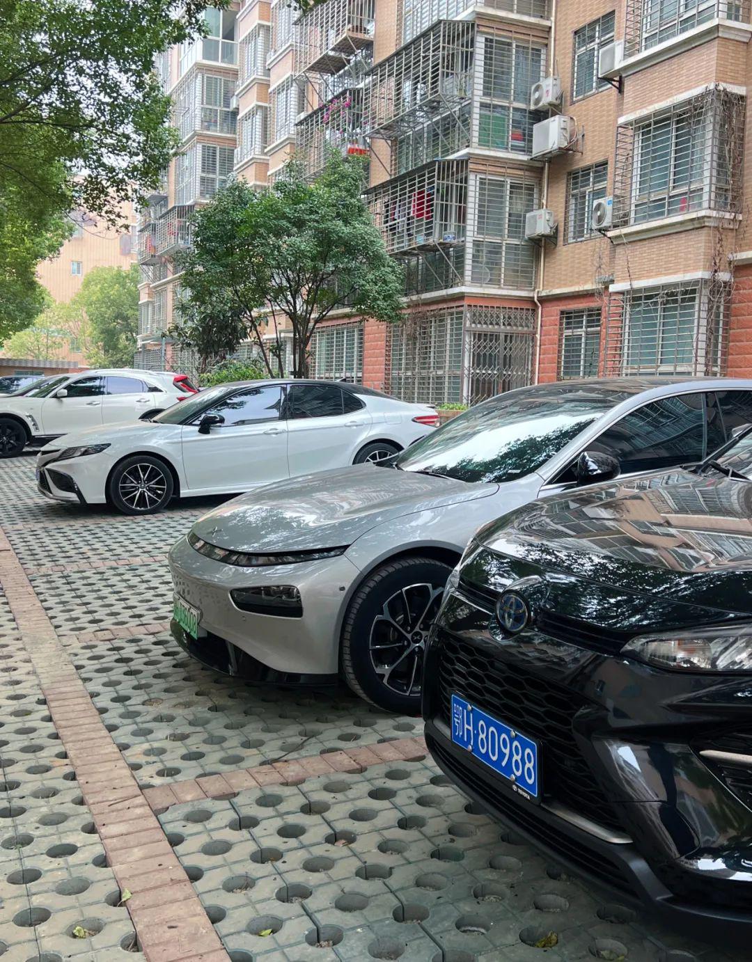 金龙泉社区巧用“加减法” 共解“停车难”(图2)