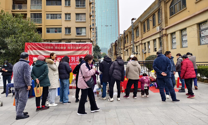 邻湖社区开展“新春续航 志愿同行”悦邻便民日活动(图1)