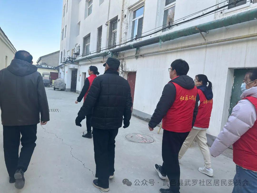 【我为居民办实事】武罗社区为居民排隐患(图1)