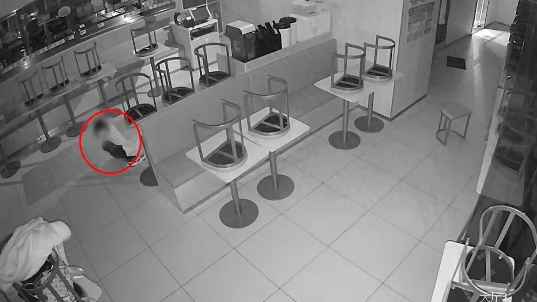 上海警方通报一起以求职为名的盗窃案件 上3天班偷3台电脑(图1)