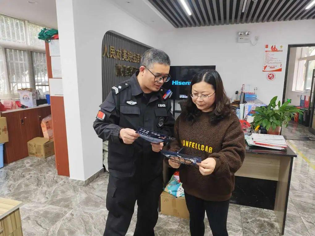 “打谣”宣传进社区 筑牢网络安全墙(图1)