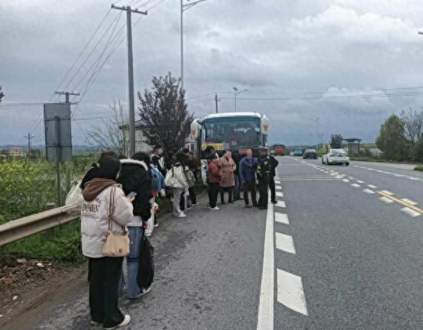 司机被立案!35座客车塞62人,衡阳一司机被刑事立案(图1)